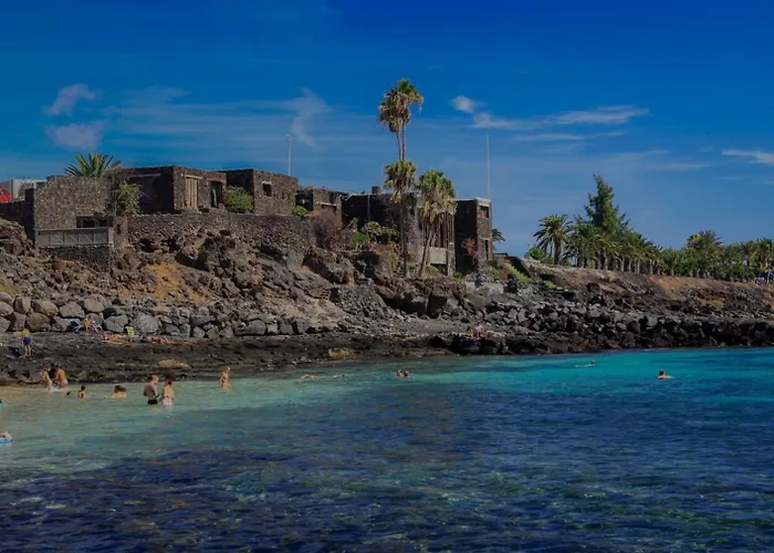 Casa Los Volcanes a primera línea del mar Teguise 